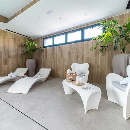 Casablanka Premium With Pool & Wellness トレビエハ